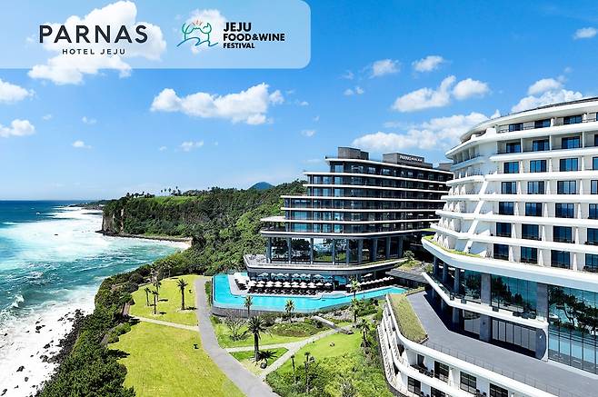 파르나스 호텔 제주는 ‘제주푸드앤와인페스티벌’ 10주년 기념 갈라디너를 개최한다.