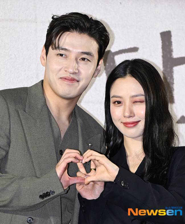 왼쪽부터 강하늘 고민시