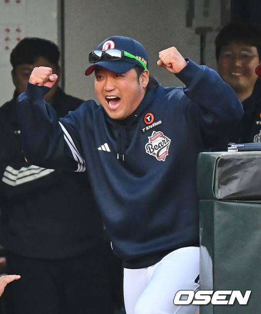 [OSEN=부산, 이석우 기자] 두산 베어스 박석민 코치 002 2025.04.06 / foto0307@osen.co.kr