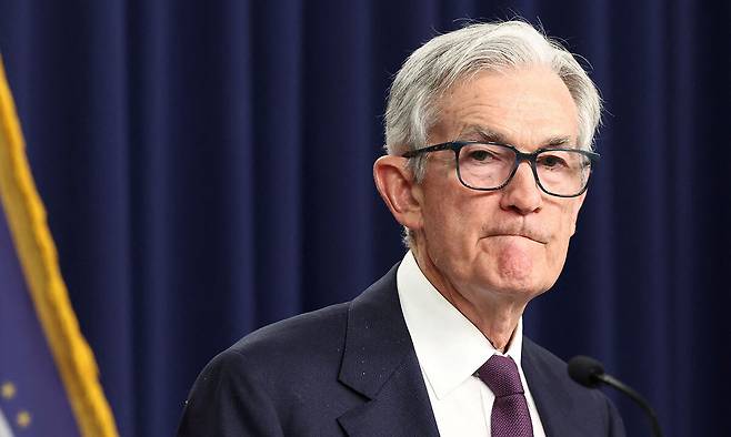 제롬 파월 미국 연방준비제도 의장이 7일(현지시간) 미국 워싱턴에서 연방공개시장위원회(FOMC) 회의를 마친 뒤 기자회견에 참석하고 있다. 워싱턴=로이터연합뉴스