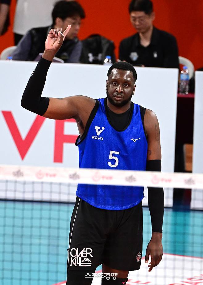 쉐론 베논 에반스가 7일(현지시간) 튀르키예 이스탄불에서 진행 중인 2025 KOVO 외국인 선수 트라이아웃에서 첫 연습경기를 소화하고 있다. KOVO 제공