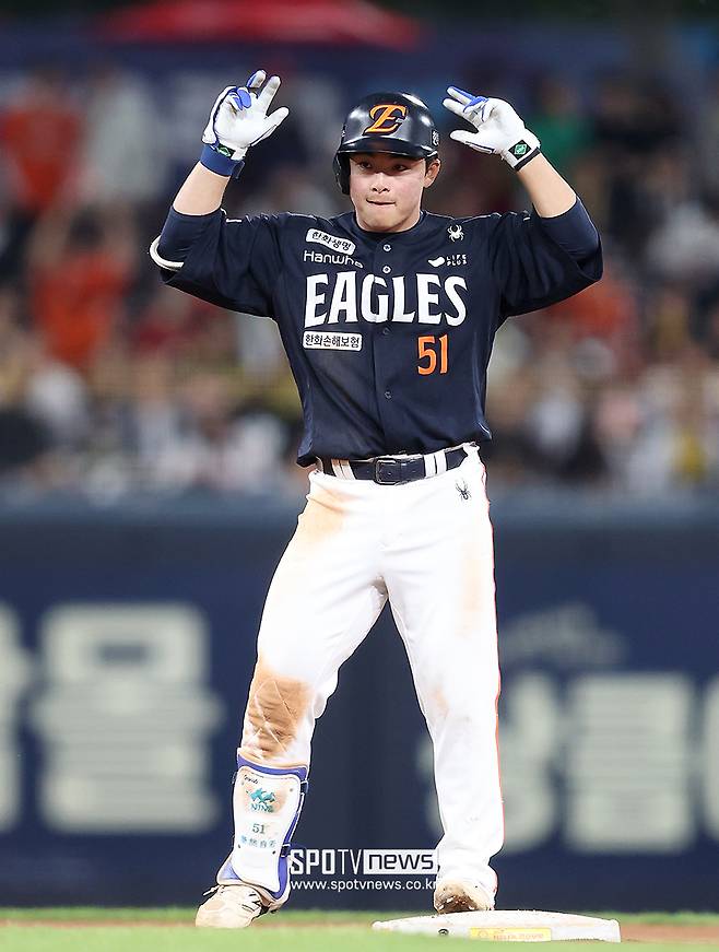 ▲ 문현빈은 올 시즌 시작까지만 해도 확고한 주전은 아니었지만 실력으로 판도의 유쾌한 균열을 만들어냈다 ⓒ곽혜미 기자