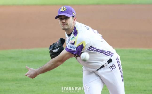 2025 신한 SOL Bank KBO리그 두산 베어스 대 LG 트윈스 경기가 7일 잠실야구장에서 열렸다.  두산 선발 잭로그가 역투하고 있다. /사진=김진경 대기자