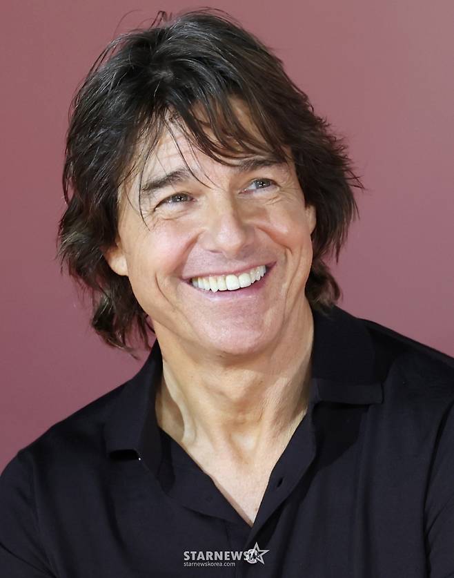 (서울=뉴스1) 권현진 기자 = 배우 톰 크루즈가 8일 오후 서울 송파구 올림픽로 롯데시네마 월드타워점에서 열린 영화 '미션 임파서블: 파이널 레코닝' 기자간담회에 참석해 미소를 짓고 있다.  ‘미션 임파서블: 파이널 레코닝’은 인류를 위협하는 절체절명의 위기에 내몰린 에단 헌트(톰 크루즈)와 IMF 팀원들이 목숨을 걸고 미션에 뛰어드는 이야기를 담은 액션 블록버스터이다. 2025.5.8/뉴스1  Copyright (C) 뉴스1. All rights reserved. 무단 전재 및 재배포,  AI학습 이용 금지. /사진=(서울=뉴스1) 권현진 기자