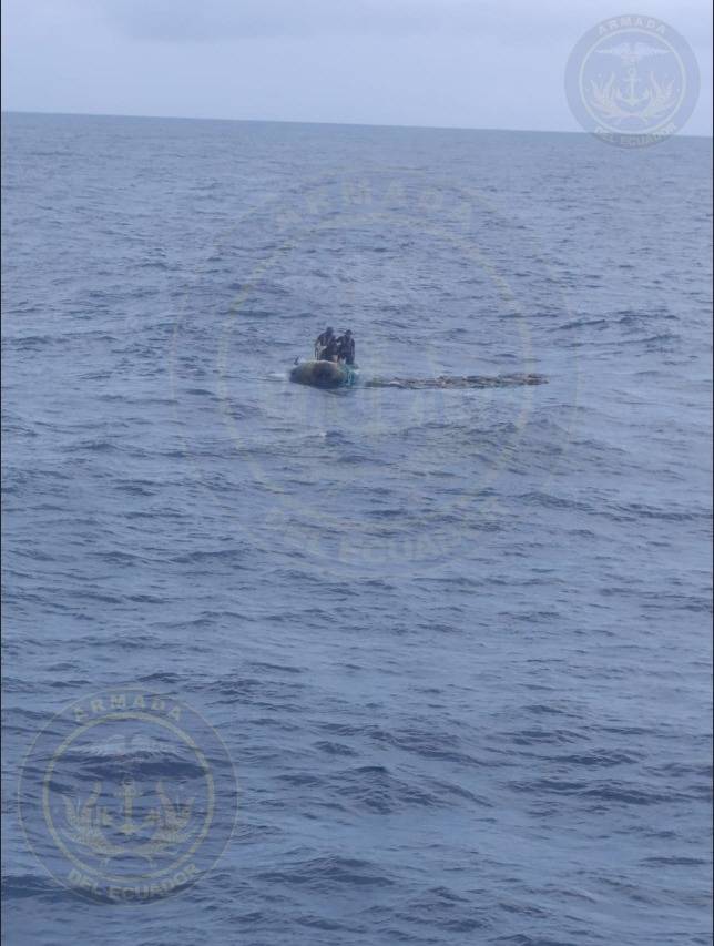 갈라파고스 주변 해상서 적발된 마약 운반선 [에콰도르 군 엑스(X·옛 트위터) 캡처. 재판매 및 DB 금지]