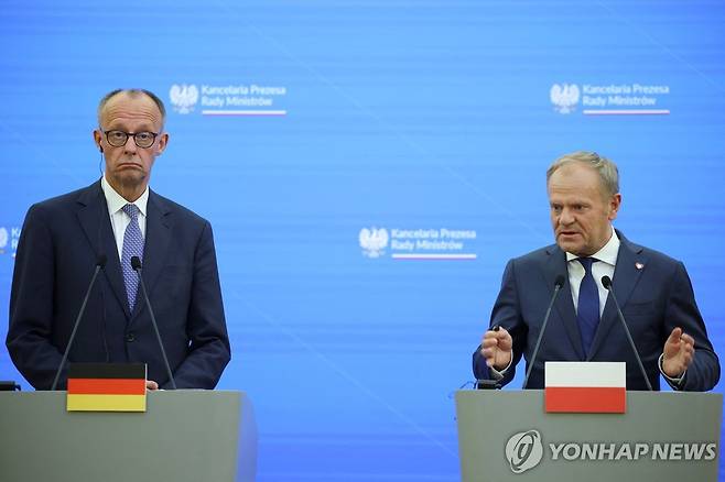 프리드리히 메르츠 독일 총리(왼쪽), 도날트 투스크 폴란드 총리 [로이터 연합뉴스. 재판매 및 DB 금지]