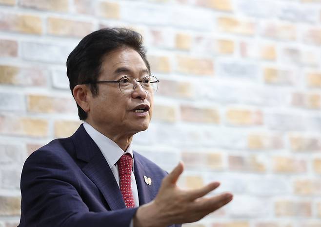 연합뉴스와 인터뷰하는 이철우 경북지사     (서울=연합뉴스) 이지은 기자 = 이철우 경북도지사가 7일 서울 종로구 연합뉴스 사옥에서 2025 아시아태평양경제협력체(APEC) 정상회의와 관련해 연합뉴스와 인터뷰를 하고 있다. 2025.5.8
    jieunlee@yna.co.kr
(끝)