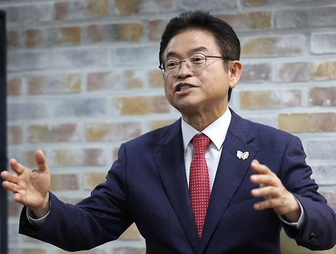 연합뉴스와 인터뷰하는 이철우 경북지사     (서울=연합뉴스) 이지은 기자 = 이철우 경북도지사가 7일 서울 종로구 연합뉴스 사옥에서 2025 아시아태평양경제협력체(APEC) 정상회의와 관련해 연합뉴스와 인터뷰를 하고 있다. 2025.5.8
    jieunlee@yna.co.kr
(끝)