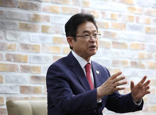 연합뉴스와 인터뷰하는 이철우 경북지사     (서울=연합뉴스) 이지은 기자 = 이철우 경북도지사가 7일 서울 종로구 연합뉴스 사옥에서 2025 아시아태평양경제협력체(APEC) 정상회의와 관련해 연합뉴스와 인터뷰를 하고 있다. 2025.5.8
    jieunlee@yna.co.kr
(끝)