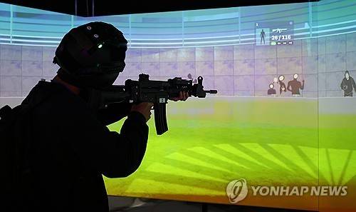 메타버스 기반 대테러 훈련 (인천=연합뉴스) 임순석 기자 = 23일 인천 송도 컨벤시아에서 열린 '제6회 국제치안산업대전'에서 한 방문객들이 메타버스 기반 대테러 훈련을 체험하고 있다. 2024.10.23 soonseok02@yna.co.kr
(끝)