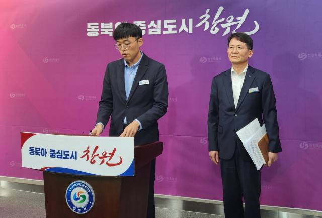 창원시는 9일 오후 프레스센터에서 긴급 브리핑을 열고 창원NC파크 마산야구장 시설물 정비를 오는 18일까지 완료한 계획이라고 밝혔다. 강대한 기자