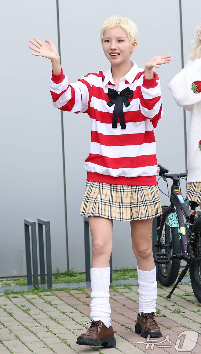 그룹 아이들 소연이 8일 경기도 고양시 일산 동구 장항동 JTBC 일산스튜디오에서 열린 '아는 형님'(아형) 녹화에 참석해 인사를 하고 있다. 2025.5.8/뉴스1 ⓒ News1 권현진 기자