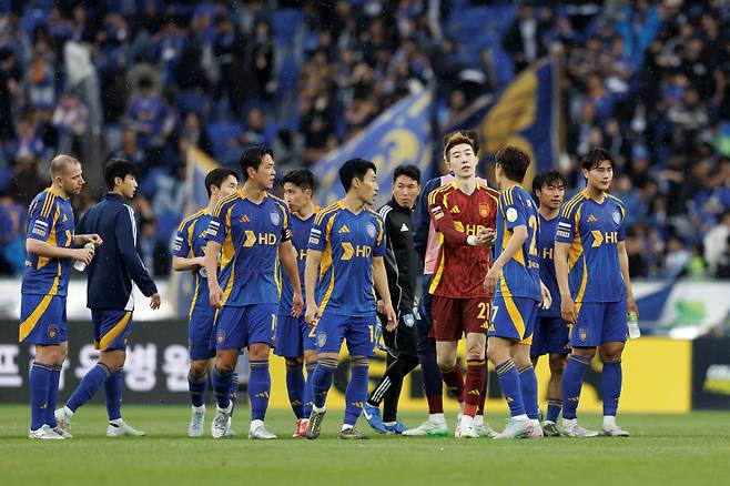 울산문수축구경기장/ K리그1/ 울산HDFC vs 포항스틸러스/ 울산 조현우,이처용,단체/ 경기종료/ 격려/ 사진 김재훈