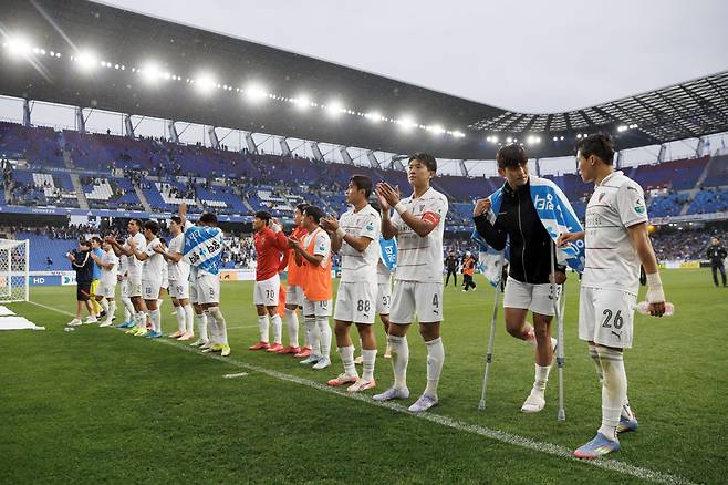 울산문수축구경기장/ K리그1/ 울산HDFC vs 포항스틸러스/ 포항 단체/ 경기종료/ 관중인사/ 사진 김재훈