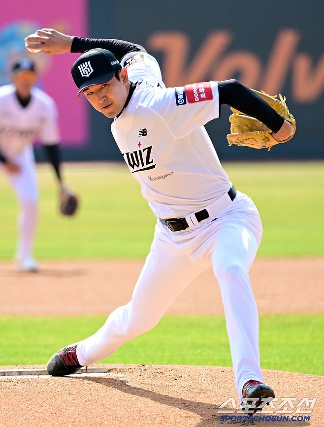 8일 수원KT위즈파크에서 열린 KBO리그 KT 위즈와 LG 트윈스의 시범경기. KT 고영표가 역투하고 있다. 수원=박재만 기자 pjm@sportschosun.com/2025.03.08/