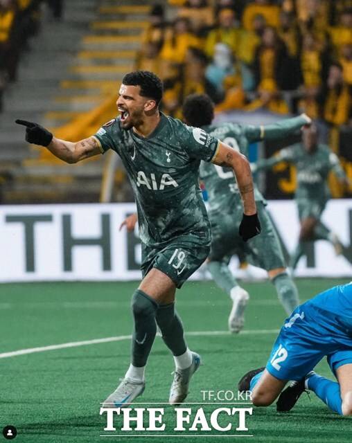 보되/글림트와 UEL 4강 1,2차전에서 연속골을 터뜨린 토트넘의 스트라이커 도미닉 솔란키의 골 세리머니./토트넘
