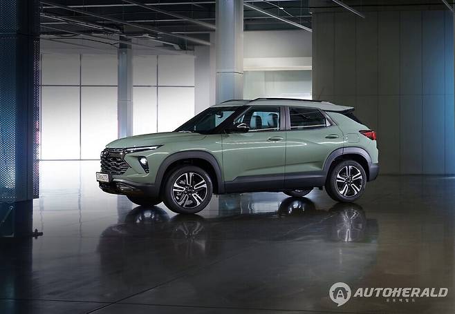 쉐보레가 2026년형 '트레일블레이저'를 출시하고 본격적인 판매에 돌입한다고 밝혔다(쉐보레)