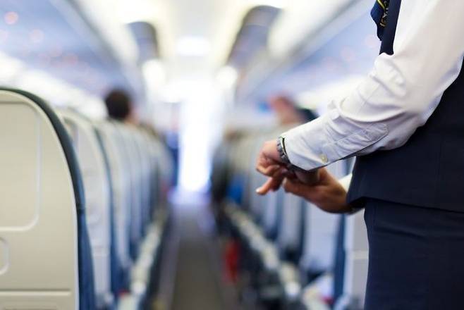 법원이 비행 중 승무원을 때린 80대 여성에게 징역 6개월의 선고를 유예했다.(자료사진) ⓒ게티이미지뱅크