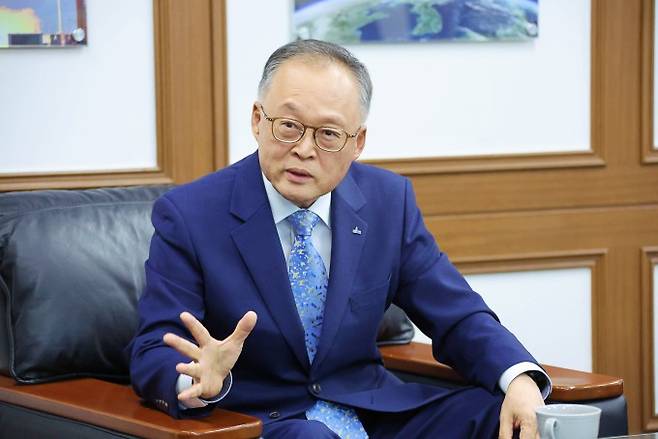 지난해 항우연에서 동아사이언스와 인터뷰를 진행하는 이상률 전 항우연 원장. 항우연 제공