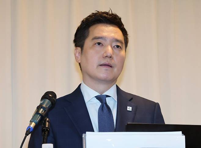 (서울=뉴스1) 장수영 기자 = 김세의 가로세로연구소 대표와 故김새론 유족 법률대리인 부지석 변호사가 7일 오후 서울 강남구 스페이스쉐어에서 김수현 배우 관련 기자회견을 하고 있다. 2025.5.7/뉴스1 /사진=뉴스1화상