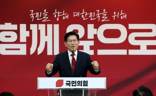 [서울=뉴시스] 조성봉 기자 = 김문수 국민의힘 대선후보가 9일 오후 경기도 수원시 장안구 국민의힘 경기도당 강당에서 열린 경기도당 선거대책위 발대식에서 발언을 하고 있다. (사진=김문수 캠프 제공) 2025.05.09. photo@newsis.com *재판매 및 DB 금지 <저작권자ⓒ 공감언론 뉴시스통신사. 무단전재-재배포 금지.> /사진=뉴시스화상