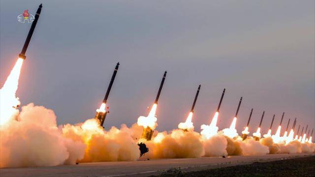 2024년 5월 30일 북한이 초대형 방사포를 동원한 '위력시위사격'을 진행하고 있다. 조선중앙TV 캡처