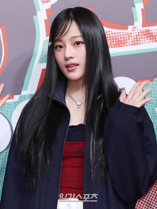 그룹 뉴진스 민지가 25일 오후 인천 중구 인스파이어 리조트에서 열린 SBS 가요대전 레드카펫 행사에 참석해 포즈를 취하고 있다. 인천=서병수 기자 qudtn@edaily.co.kr /2024.12.25/