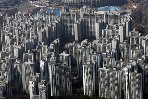 롯데월드타워 전망대에서 바라본 송파구 아파트 단지 모습. [사진=연합뉴스]