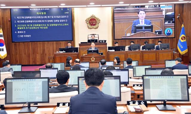▲ 8일 도의회 본회의장에서 열린 강원도의회(의장 김시성) 제337회 임시회 1차 본회의에서 김진태 도지사가 2025년도 추가경정 예산안에 대해 설명하고 있다.  서영 기자