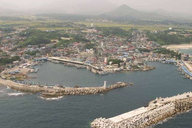 ▲ 최북단의 핫플레이스 항구인 고성군 토성면 아야진항이 올해 클린 국가어항 조성사업 대상지로 선정돼 복합관광거점어항으로 탈바꿈할 전망이다.