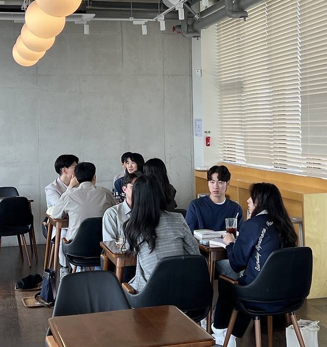 Participants of a book club engage in a discussion after reading books together. [PARK DONG-HYUN]