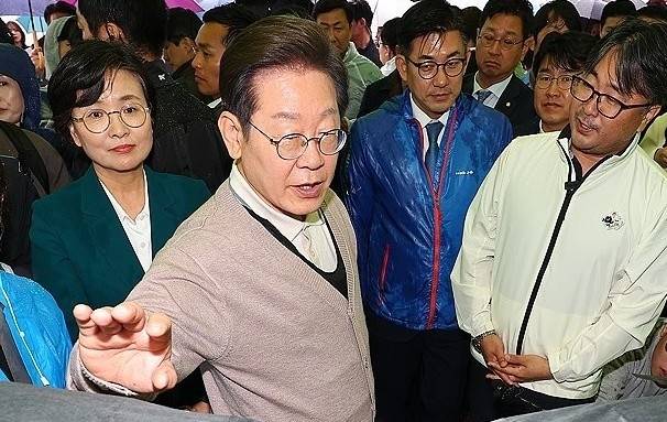 경북 김천 방문한 이재명 후보. 연합뉴스