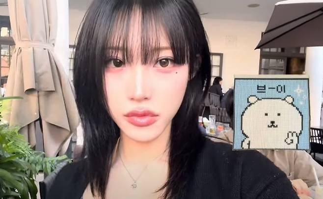 ‘소년24’ 출신의 남자 아이돌 제이위버의 류제이가 여장 유튜버 ‘채류진’으로 활동하고 있어 화제다. [사진출처 = ‘채류진’ 영상 캡처]