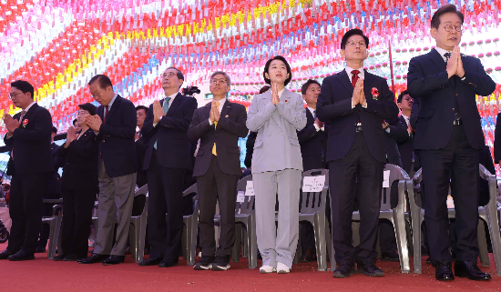 앞줄 오른쪽부터 이재명 더불어민주당 대선 후보, 김문수 국민의힘 대선 후보, 김재연 진보당 대선 후보, 권영국 정의당 대선 후보, 한덕수 무소속 대선 예비후보. (매경 DB)