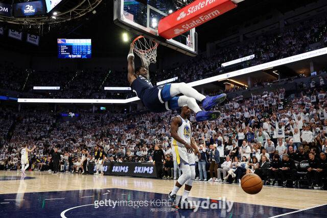 덩크를 작렬하는 랜들. /게티이미지코리아