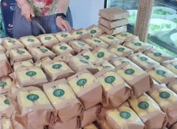 대전 중구 은행동 한 샌드위치 가게 사장이 성심당으로부터 단체 주문을 받고 샌드위치 146개를 만든 뒤 SNS에 올린 사진. [온라인 커뮤니티 갈무리]