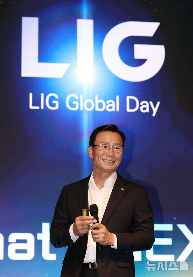 [성남=뉴시스] 김명년 기자 = 신익현 LIG넥스원 대표가 23일 경기 성남시 LIG넥스원 판교하우스에서 'LIG 글로벌 데이' 행사를 열고 회사의 글로벌 비전 및 미래 혁신방향을 소개하고 있다. 2024.09.23. kmn@newsis.com
