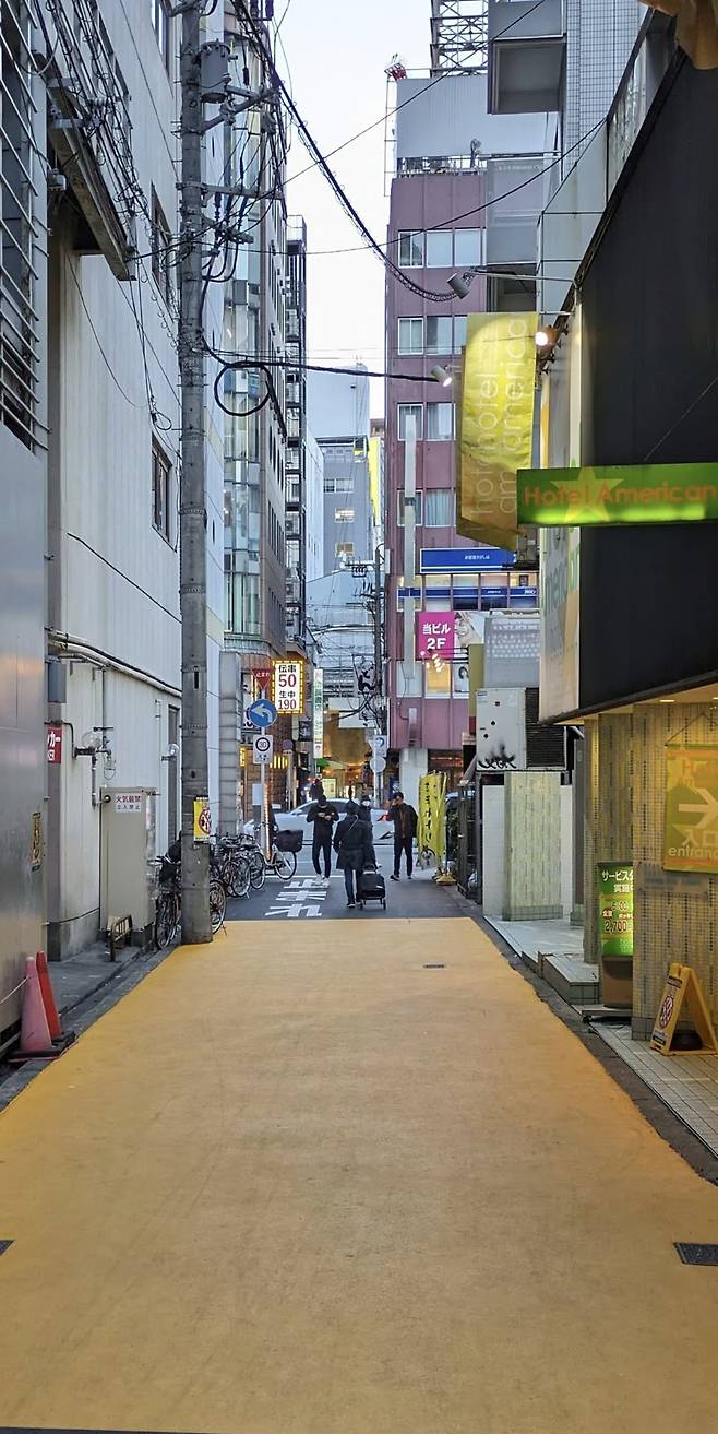 노란색으로 칠해진 오사카 홍등가 [사진 출처 = 홍콩 사우스차이나모닝포스트]