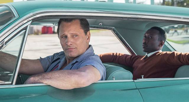 영화 ‘그린북’의 두 주인공 흑인 피아니스트 돈 셜리와 이탈리아계 백인 운전사 토니 발레롱가가 차를 타고 8주간의 미국 남부 순회공연을 다닌다.