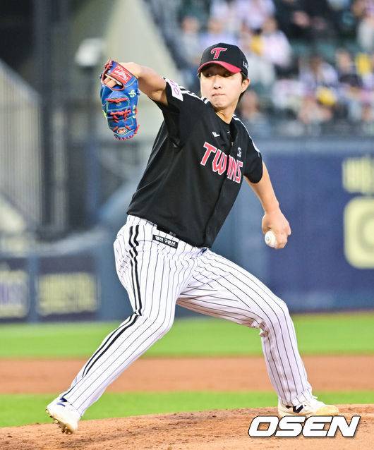 [OSEN=잠실, 박준형 기자]  7일 오후 서울 잠실구장에서 ‘2025 신한 SOL BANK KBO리그’ 두산 베어스와 LG 트윈스의 경기가 진행됐다.이날 경기에서 두산은 잭로그를 LG은 최채흥을 선발투수로 내세웠다.3회말 LG 선발투수 최채흥이 역투하고 있다  2025.05.07 / soul1014@osen.co.kr