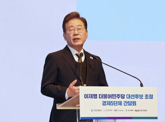 더불어민주당 이재명 대선 후보가 8일 서울 중구 대한상공회의소에서 열린 대선 후보 초청 경제5단체장 간담회에서 발언하고 있다. 2025.5.8. 국회사진기자단