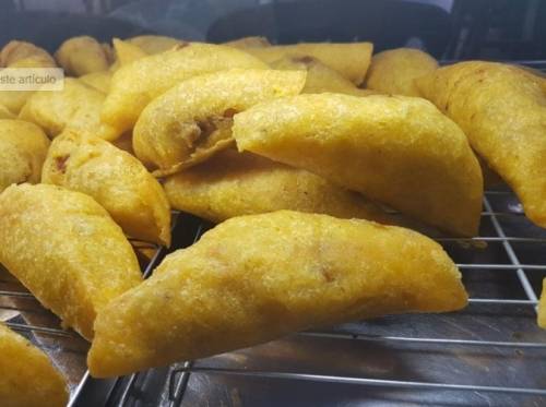 아이티공화국에서 인기 있는 음식인 튀긴 만두. 출처=푸블리메트로