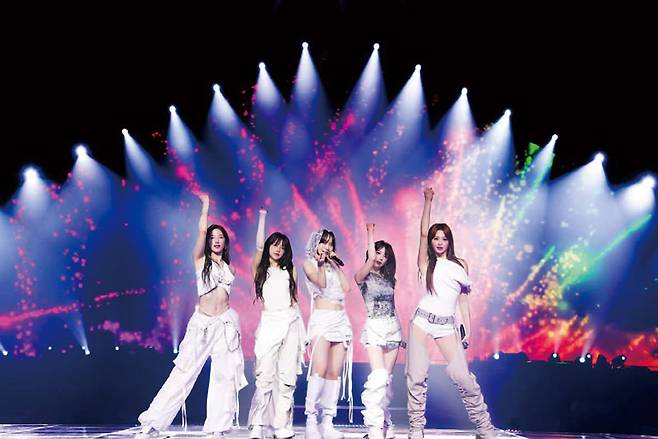 그룹 르세라핌이 4월19~20일 인천 인스파이어 아레나에서 월드투어 '이지 크레이지 핫'을 개최했다. ⓒ쏘스뮤직 제공