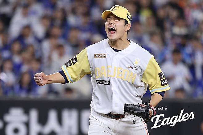 문동주가 지난 7일 대전 삼성전에서 이닝을 끝낸 뒤 포효하고 있다. 한화 이글스 제공