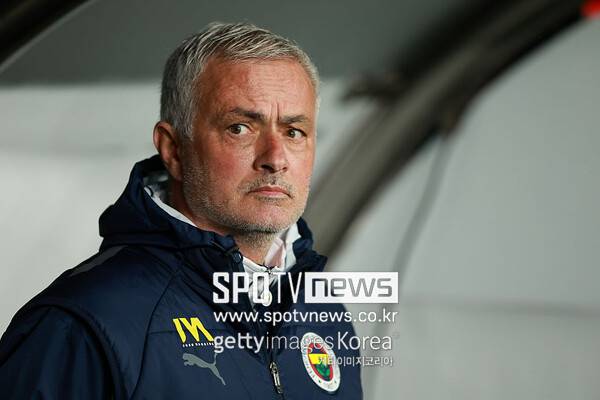 ▲ 조제 무리뉴 감독은 여전히 심판 판정에 대해 불만을 토로하고 라이벌 감독의 코를 잡아 당기는 등 기행도 마다치 않는다.