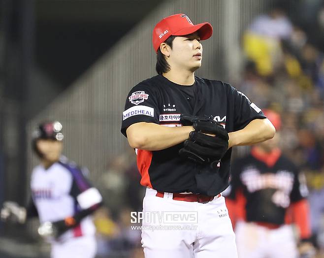 ▲ 뜻하지 않은 교통사고로 최소 두 달을 결장하게 될 황동하 ⓒ곽혜미 기자