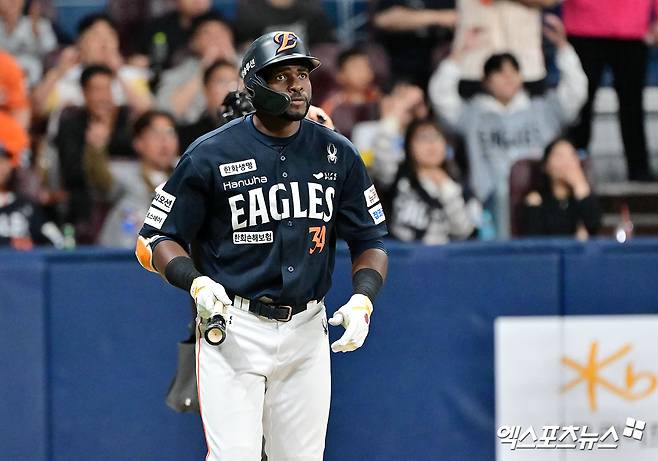 한화 외야수 플로리얼은 9일 고척스카이돔에서 열린 '2025 신한 SOL Bank KBO 리그' 키움과 주말 3연전 첫 번째 경기에서 2번타자 중견수로 선발 출전했다. 5회초 추격의 솔로포를 터트려 공격에 활력을 불어넣었다. 엑스포츠뉴스 고척, 김한준 기자