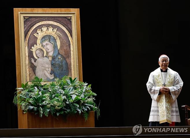 3월7일(현지시간) 프란치스코 교황 쾌유 기원 묵주 기도회 주례하는 유흥식 추기경 [EPA 연합뉴스 자료사진. 재판매 및 DB 금지]