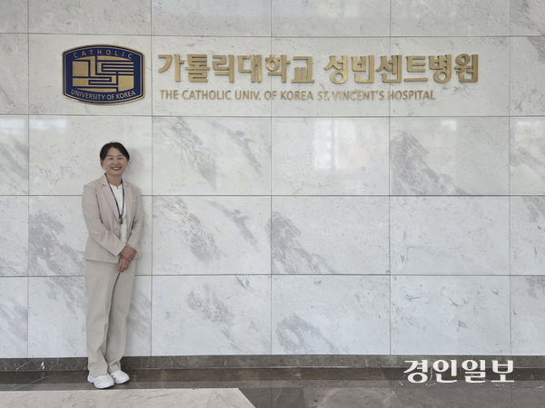 12일 국제간호사의날을 닷새 앞둔 지난 7일 가톨릭대학교성빈센트병원에서 김은실 간호사를 만났다. 35년간 간호사로 일하는동안 그는 꾸준히 봉사 활동을 이어가고 있다. 2025.5.7 /이시은기자see@kyeongin.com