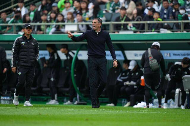 (맨 왼쪽) 김민서 통역사. 전북현대 제공